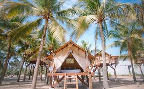 Hola Beach - Beach Club & Eco Glamping Resort